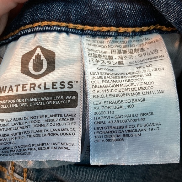 Men Levi jeans 30/32 they don’t say but are tight on ankle. - Picture 3 of 4